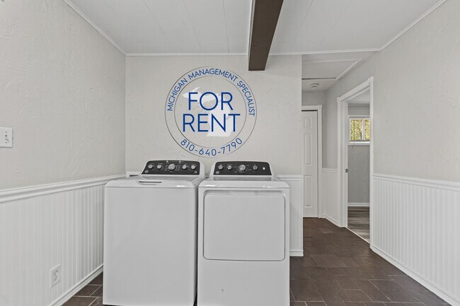 Building Photo - 2429 Lincoln Manor Dr