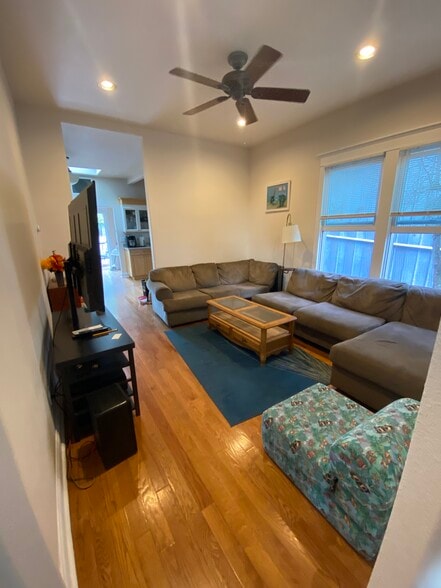 Building Photo - 724 SW 10th St