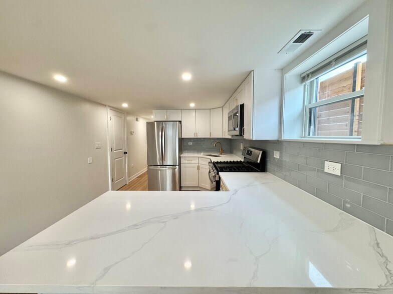 Building Photo - 4816 W Henderson St