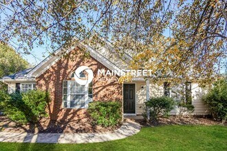 Building Photo - 3 Bedroom Pet-Friendly Home in Charlotte, NC with Main Street Renewal