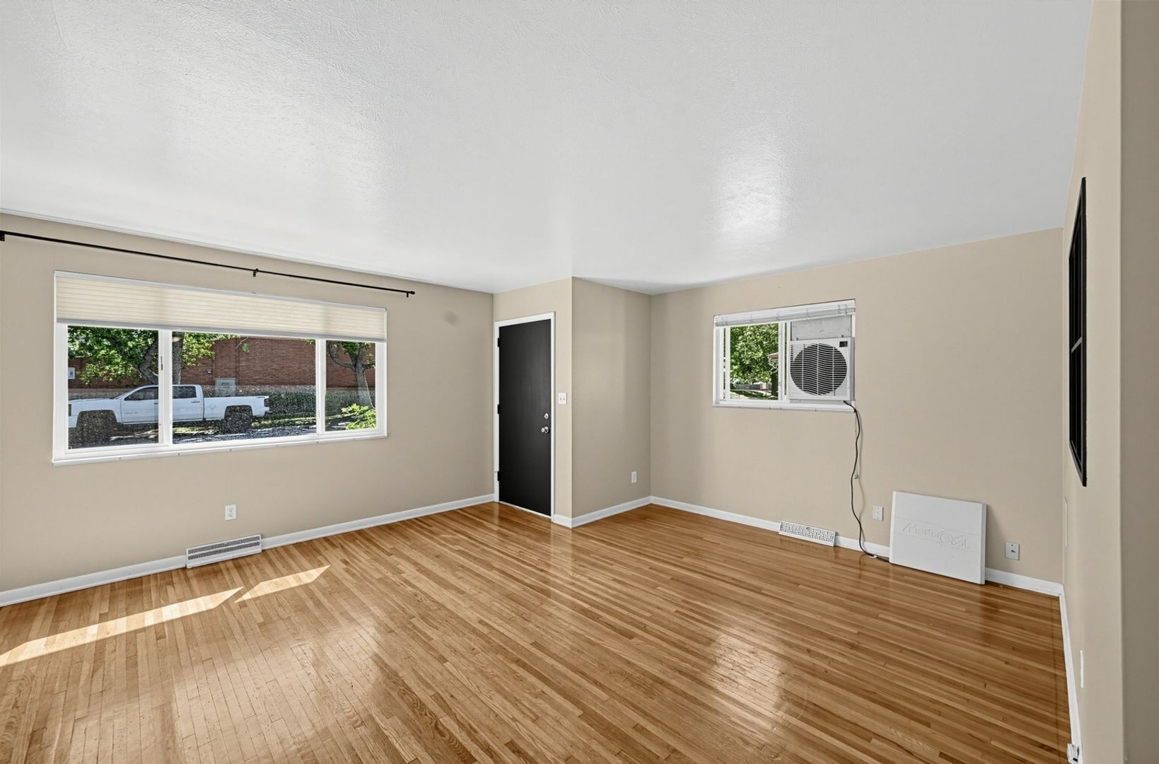 Building Photo - 1055 S Dale Ct