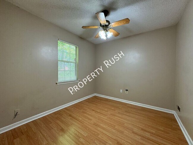 Building Photo - 1620 Hickory Pl