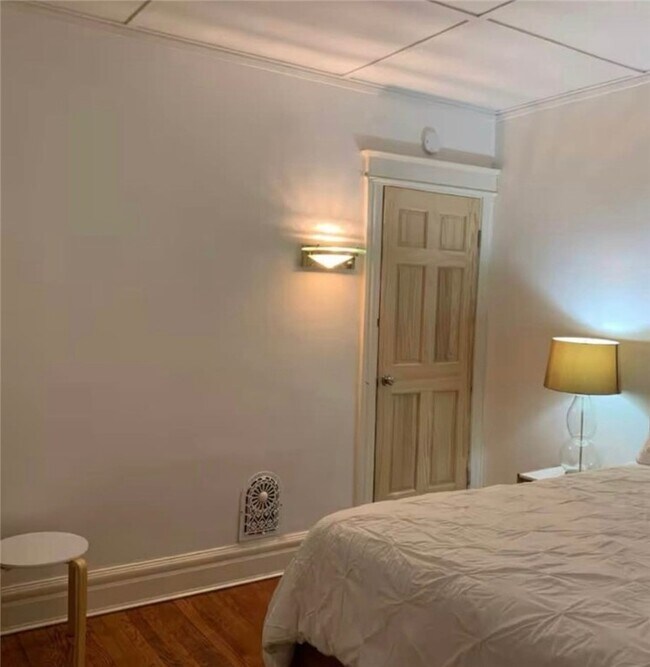 Building Photo - 948 Monroe Ave