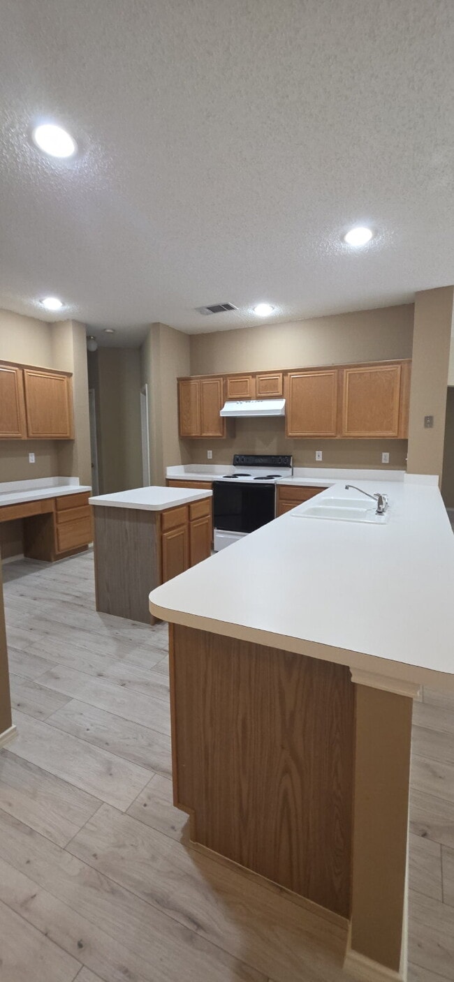 Building Photo - Beautifully Updated Arlington Home with Po...