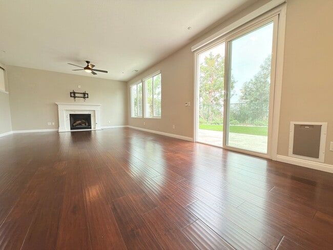 Building Photo - Spacious 4-Bedroom Home in Private Sylmar ...