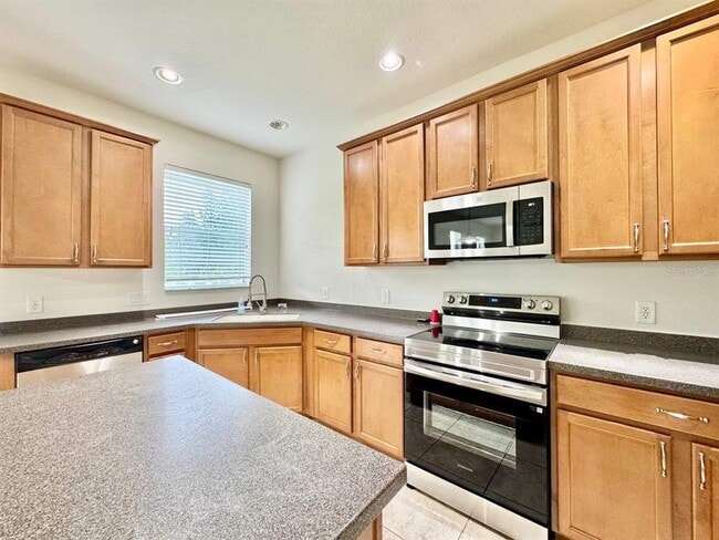 Building Photo - 9614 Oak Glade Ave