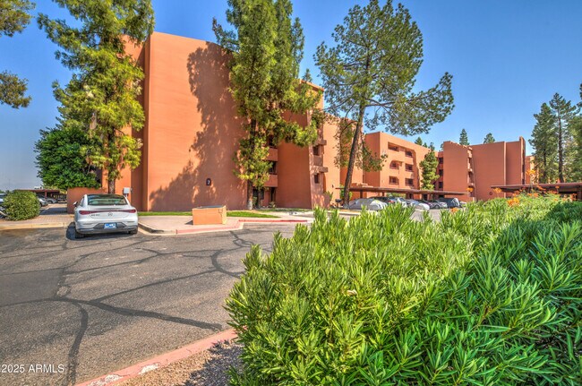 Building Photo - 4303 E Cactus Rd