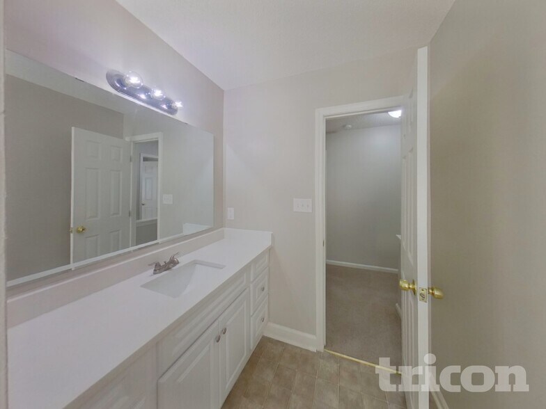 Building Photo - 7400 Palmetto Ct