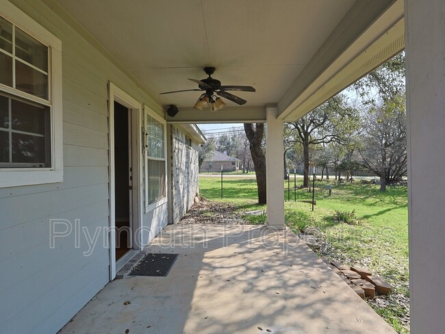 Building Photo - 3 Bluebonnet Loop