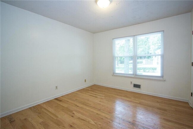 Building Photo - 1169 Hillcrest Ct NW