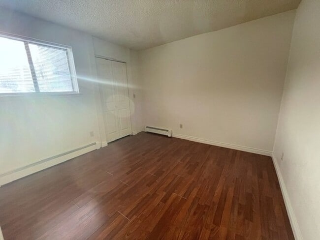 Building Photo - East Anchorage Condo with Laminate Floorin...