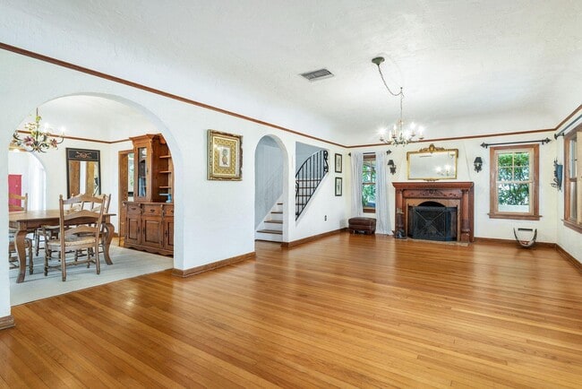 Building Photo - 710 Claremore Dr