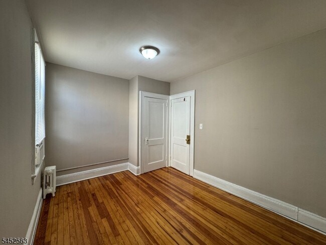 Building Photo - 271 Davis Ave