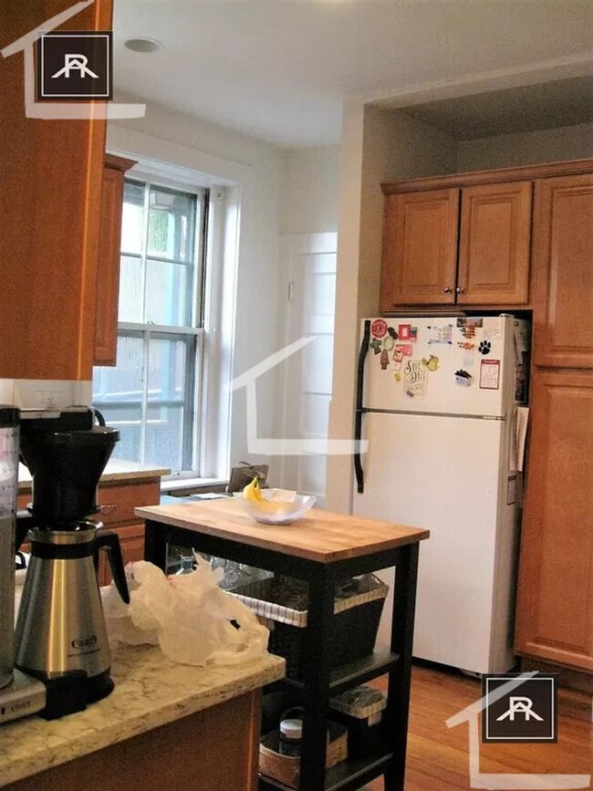 Building Photo - Beautiful 4 bed in Washington Square!