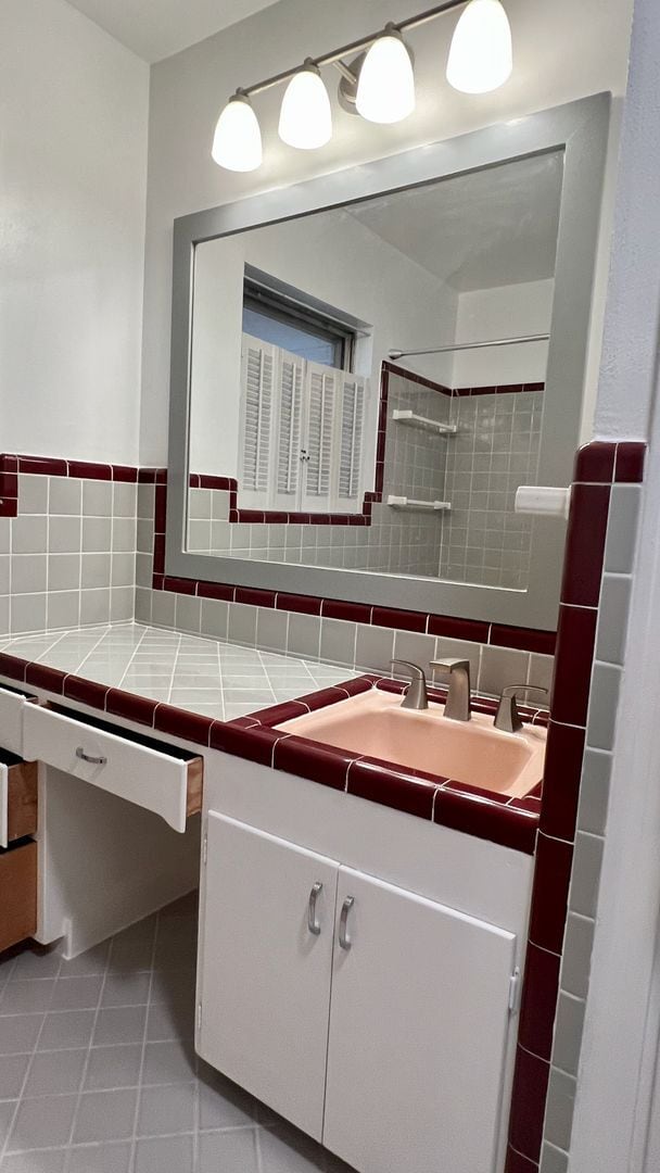 Building Photo - 1404 Melrose Dr