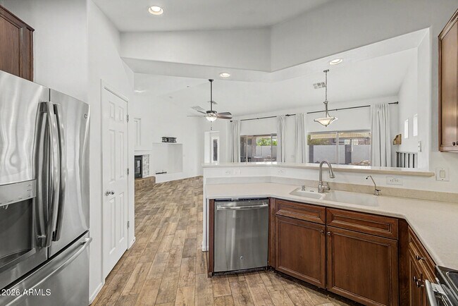 Building Photo - 614 S 111th Dr