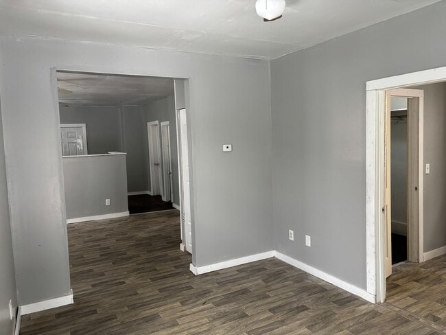 Building Photo - 2 Bedroom House