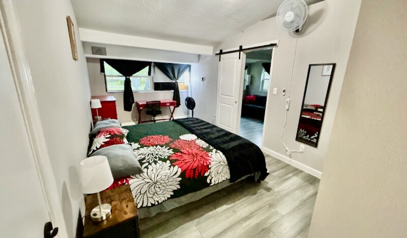 Building Photo - 814 E 126th Ave