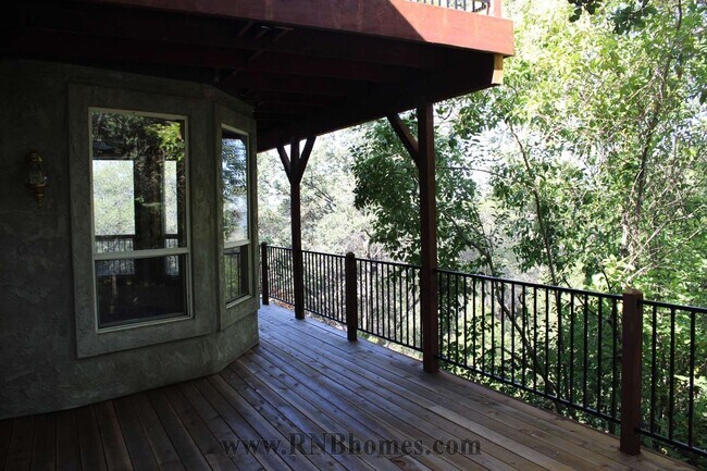 Building Photo - 677 Hoppe Ln
