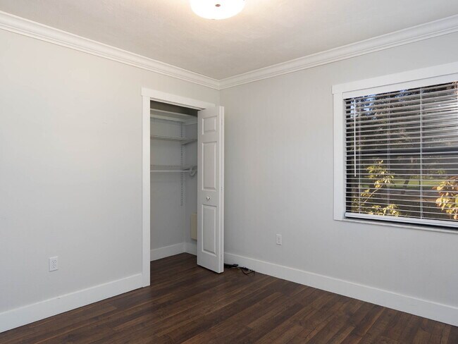 Building Photo - Country-Style Sarasota Living on a Full Acre - Pool Home with Oversized Workshop — Move-In Ready Now