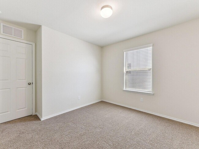 Building Photo - 600 Saturnia Dr