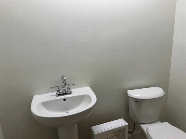 Building Photo - 2450 Sweetwater Country Club Dr