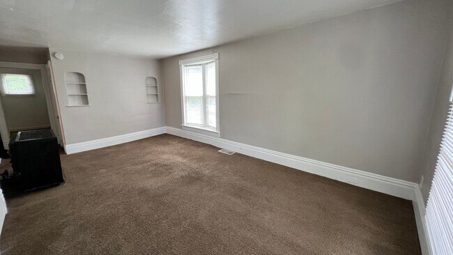 Building Photo - 306 Hollister Ave SE