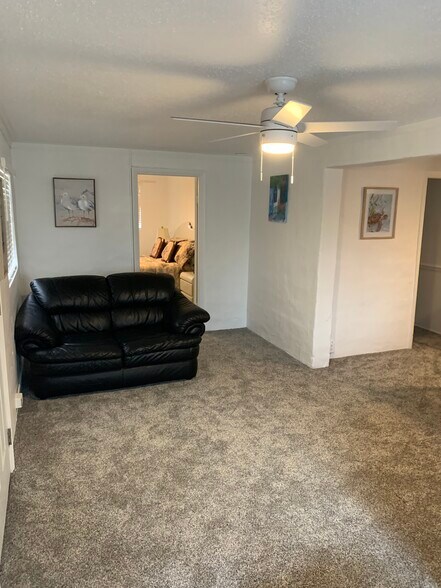 Building Photo - 303 Indian Hills Dr