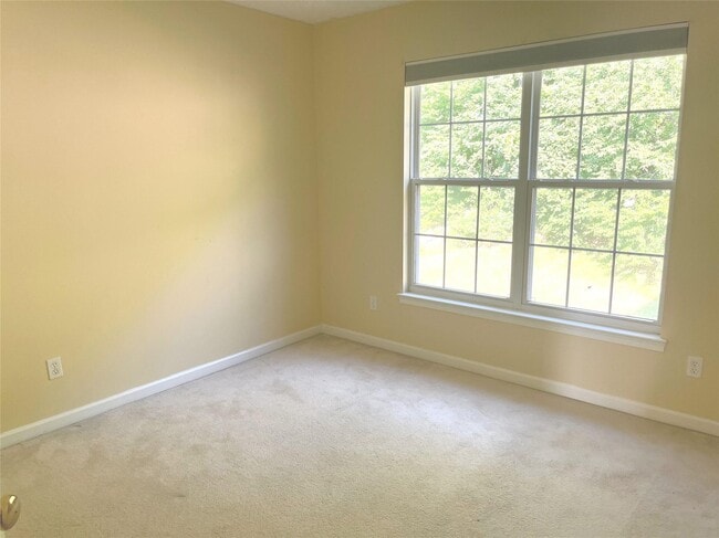 Building Photo - 890 Huntington Dr