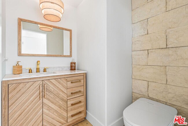 Building Photo - 1341 Charmel Pl