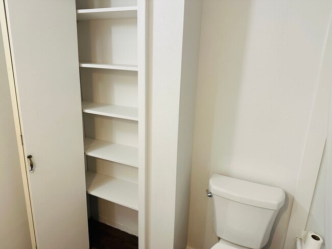 Building Photo - 4 bedroom, 1 bath. Pets Ok, Remodeled in 2...