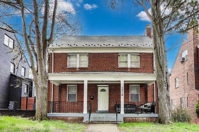 Primary Photo - Van Buren St NW