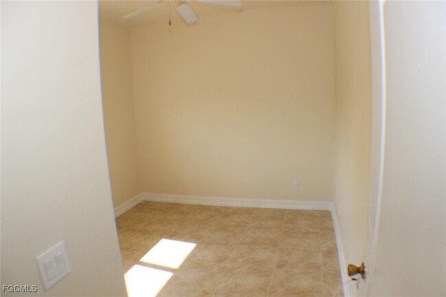 Building Photo - 607 SE 13th Pl