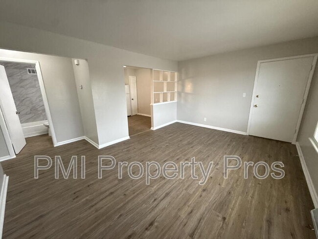 Building Photo - 7701 W Hampton Ave