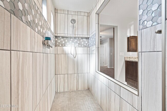 Building Photo - 585 Issa Circle