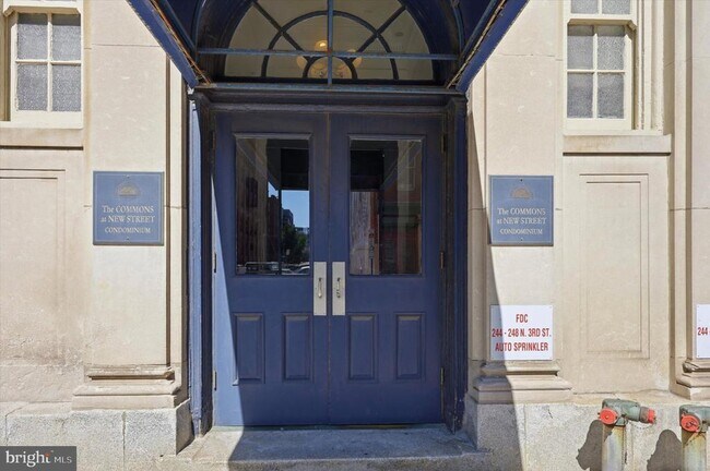 Building Photo - 246 N 3rd St