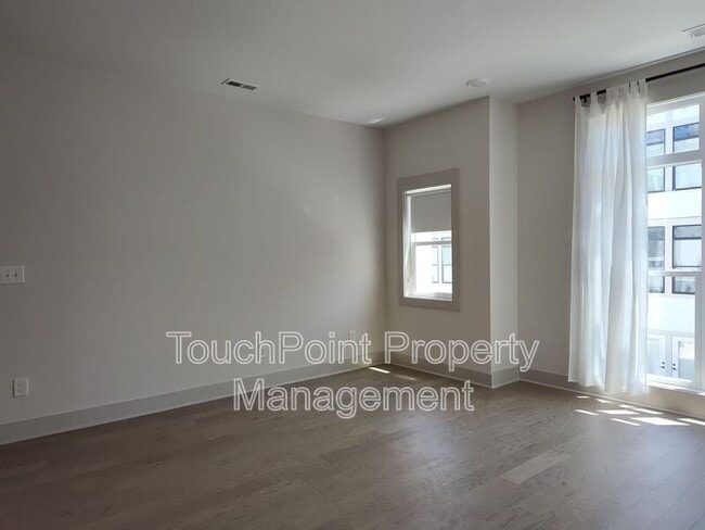 Building Photo - 1037 Wesley Terrace Ave