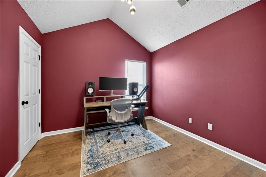 Building Photo - 9899 Vista Cir