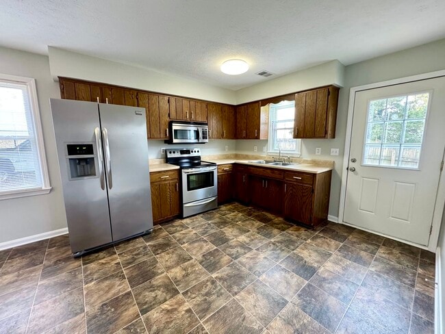 Building Photo - 185 Stonehouse Rd