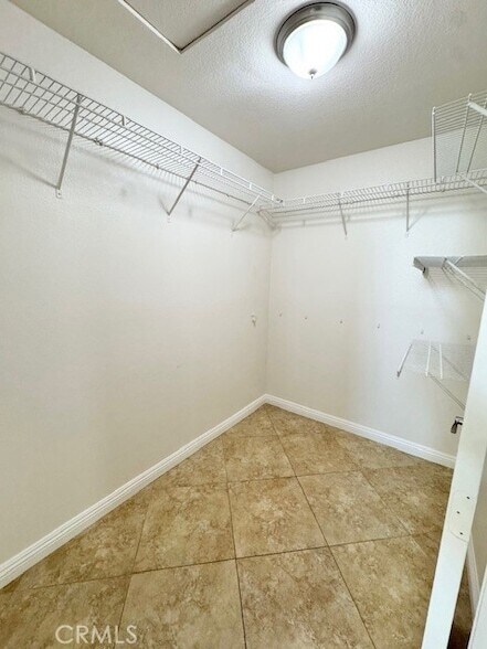 Building Photo - 5220 Holstein St