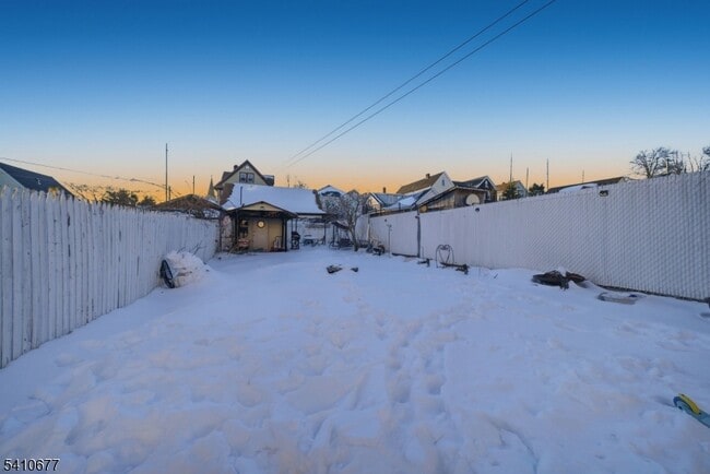 Building Photo - 245 Pierre Ave