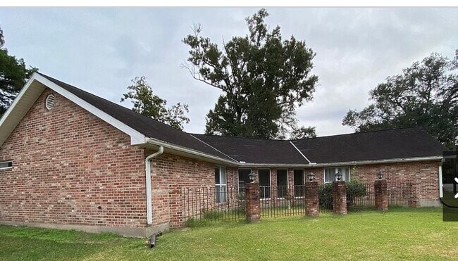 Primary Photo - 617 N State St