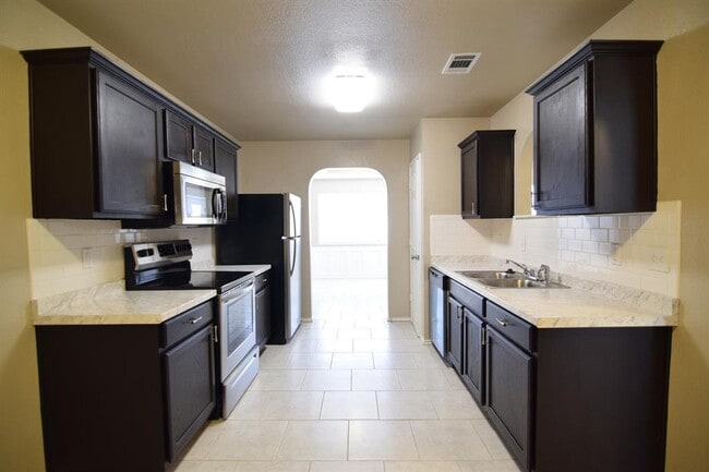 Building Photo - 1403 Saddle Dr