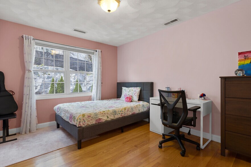 Building Photo - 60 Sylvan St