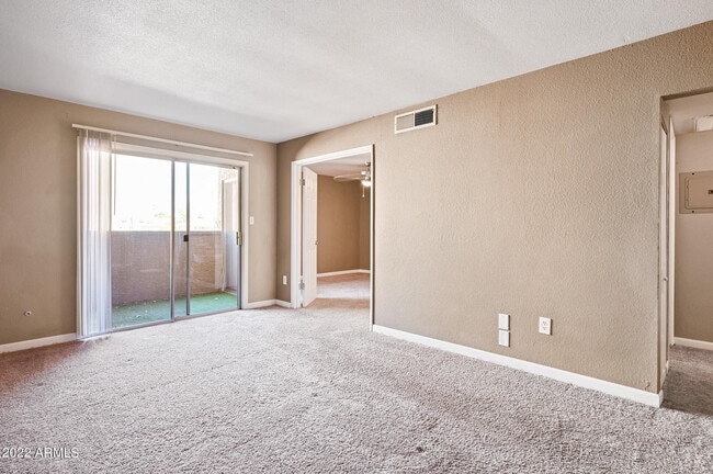 Building Photo - 5877 N Granite Reef Rd