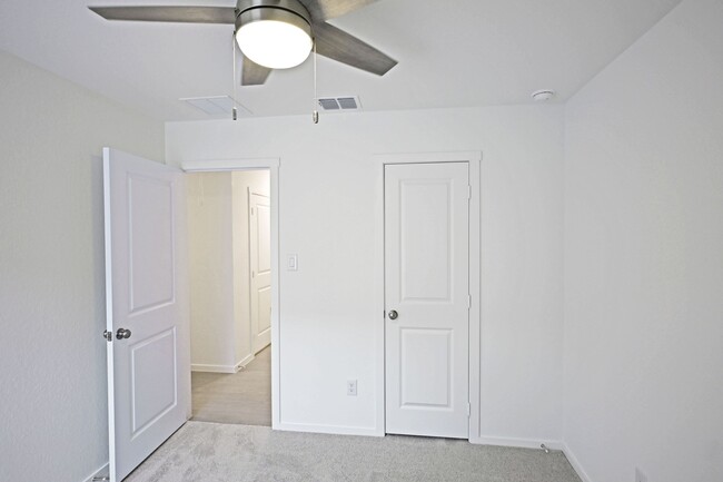 Building Photo - 463 River Run Wy