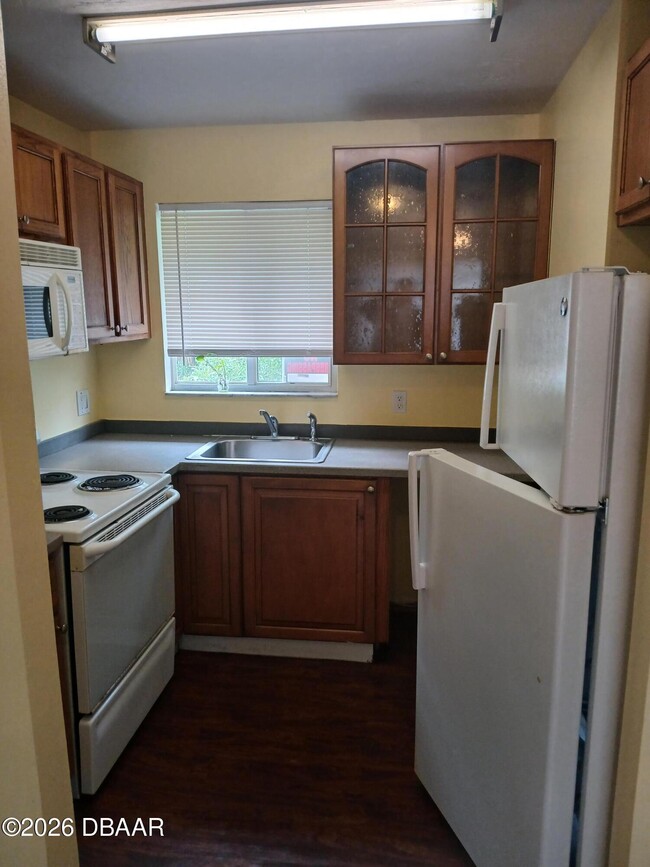 Building Photo - 2002 S Palmetto Ave