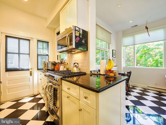 Building Photo - 5534 Nevada Ave NW