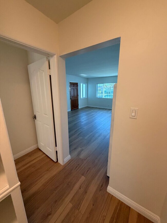 Building Photo - Completely Remodeled 2 Bed, 1 Bath in San Pedro w/ Garage Parking!
