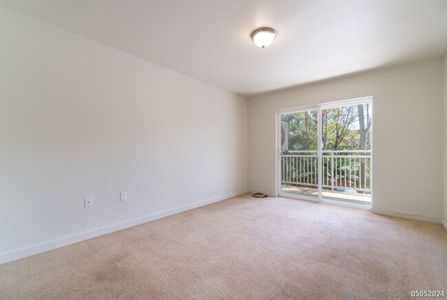 Building Photo - $3,400 | 3br/2ba Condominium in Sixty Park...